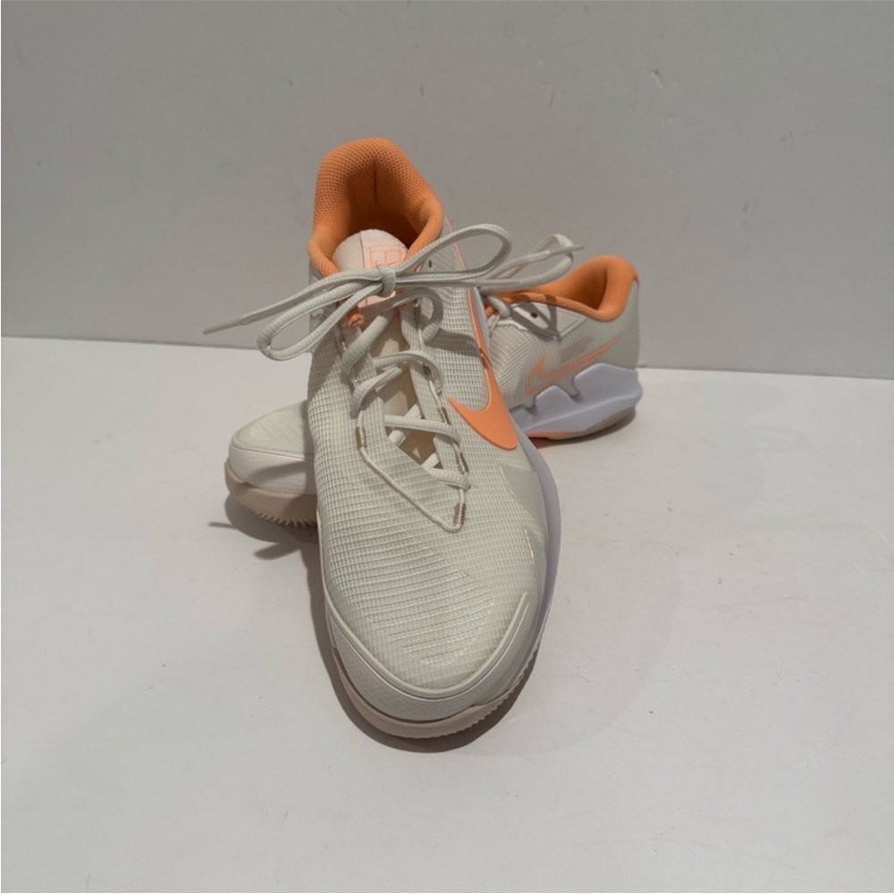 🆕 Nike Women’s Court Air Zoom Pro HC White/Peach Cream Size 9.5 NIB - Picture 2 of 9